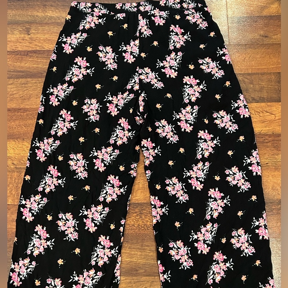 Torrid Black and Pink Floral Wide Leg Pants - Picture 7 of 8
